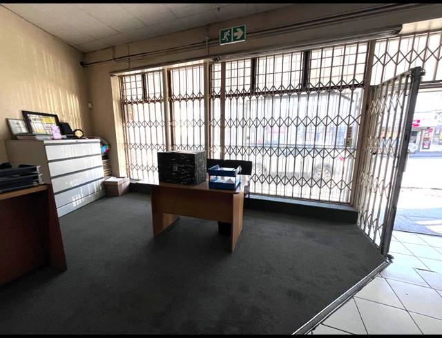 1,100M² RETAIL FOR SALE IN EAST LONDON CENTRAL